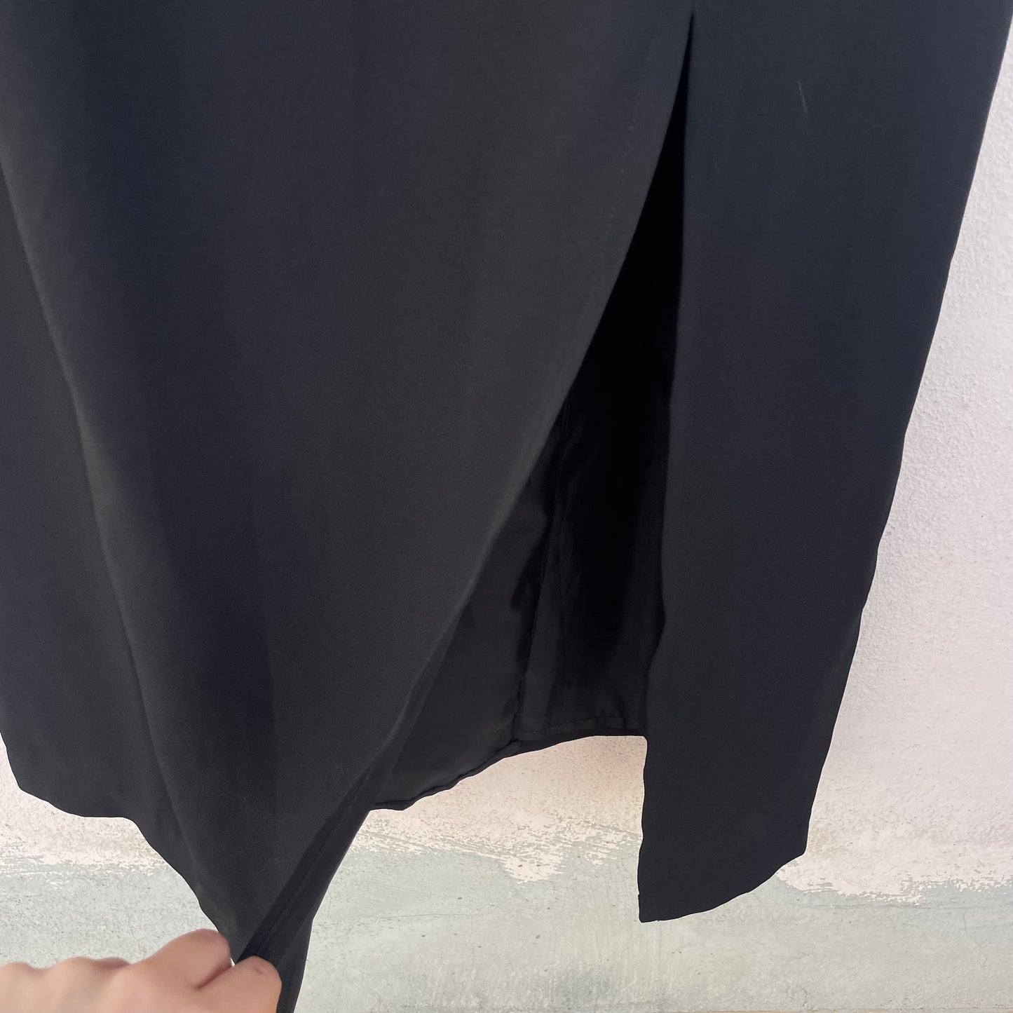 Abito nero profilo bianco