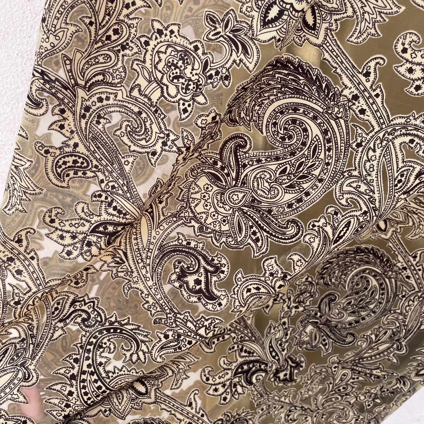 Abito paisley aderente