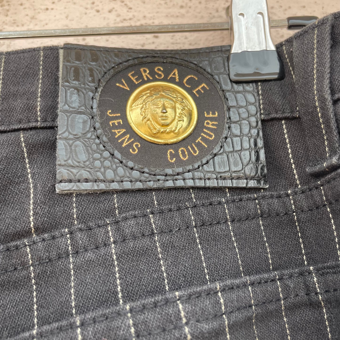 Jeans gessati Versace