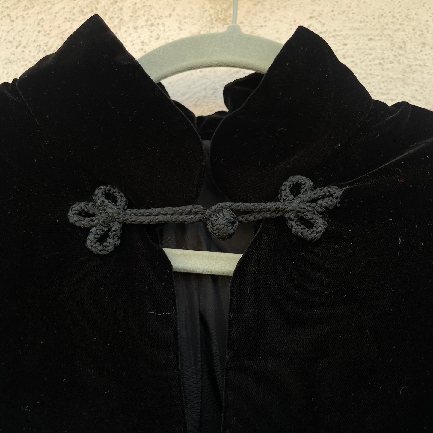 Giacca velluto nero alamari