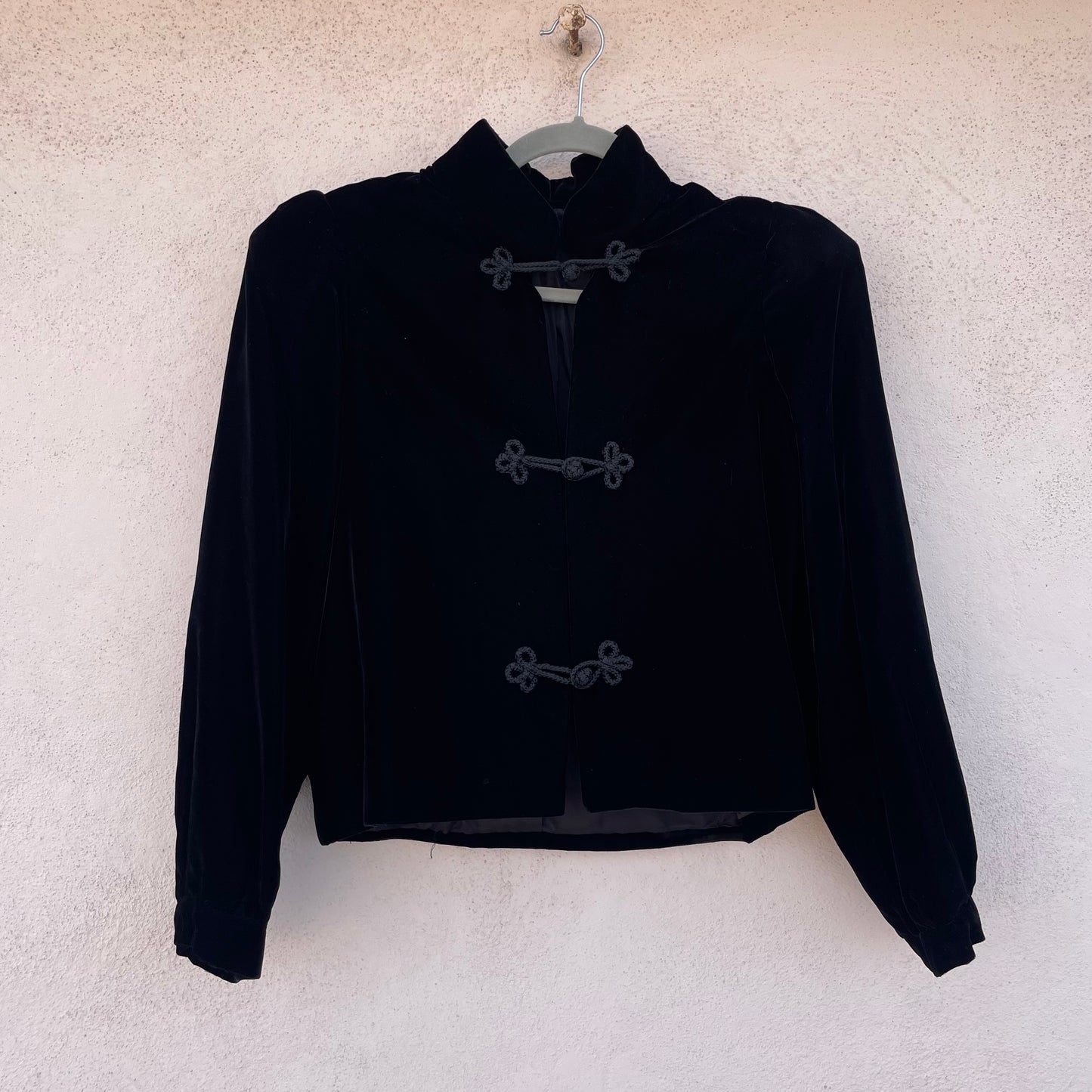 Giacca velluto nero alamari