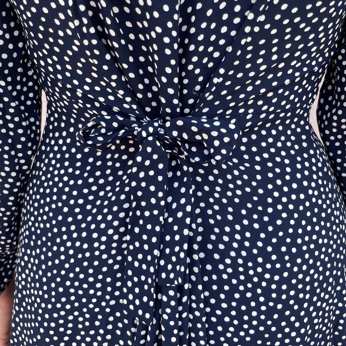 Abito blu pois bianchi