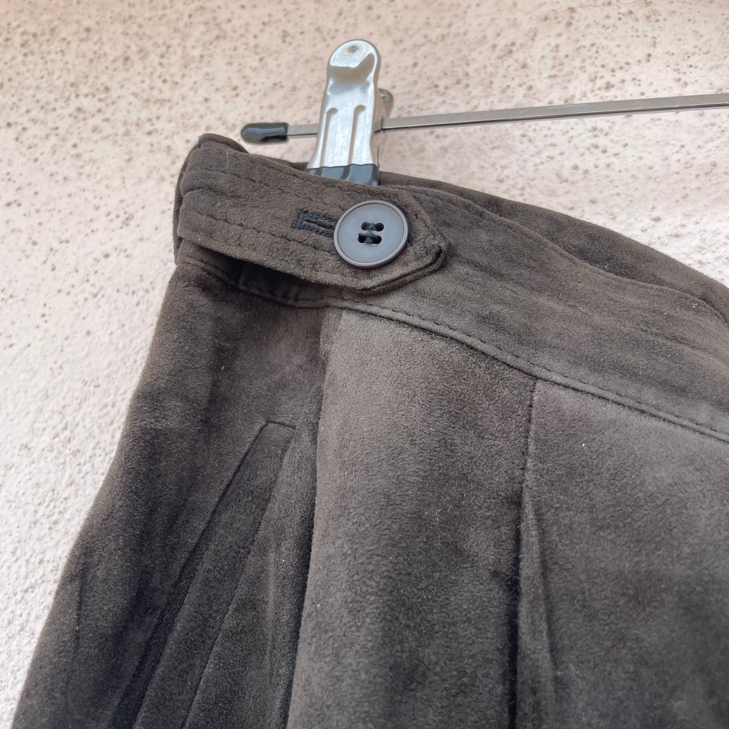 Pantaloni scamosciati