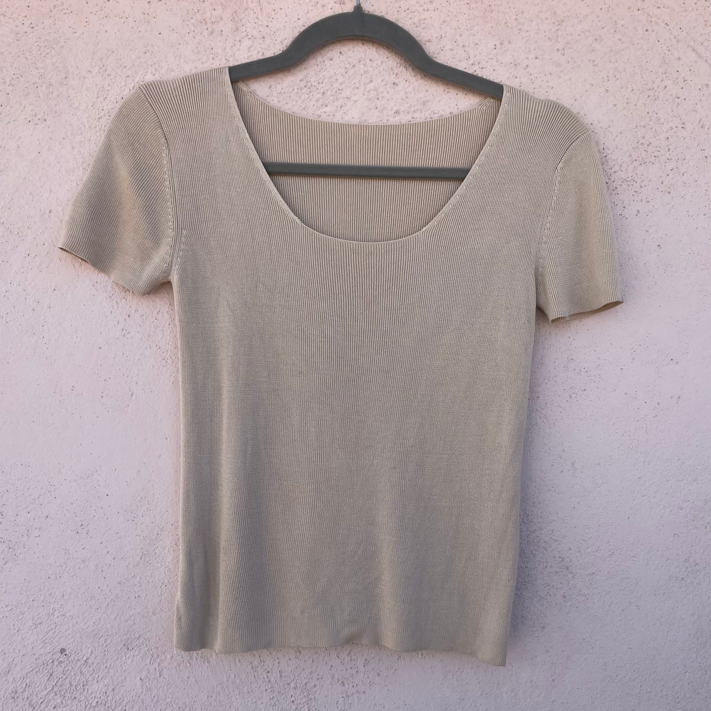 Top in maglia di seta sabbia