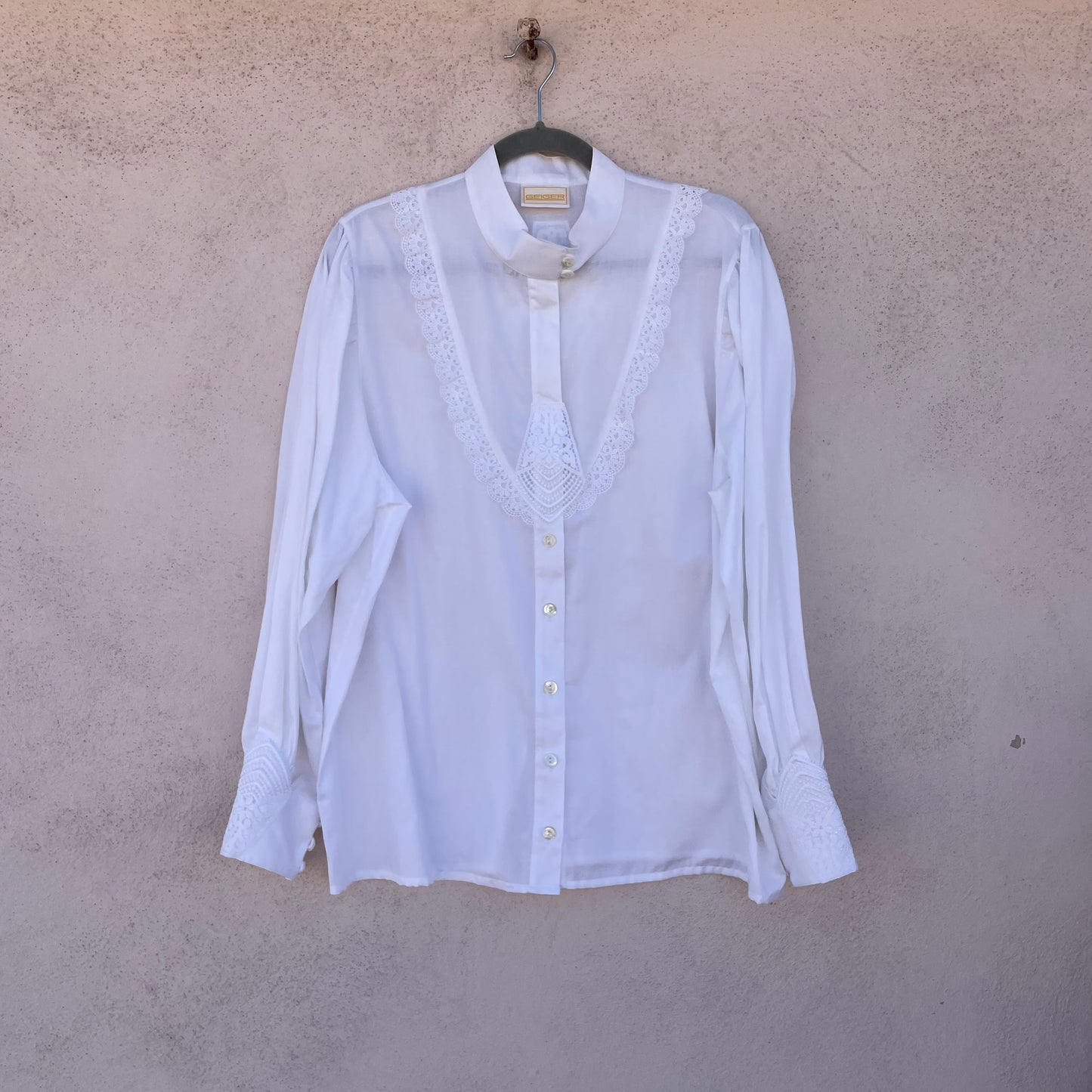 Camicia bianca ricami