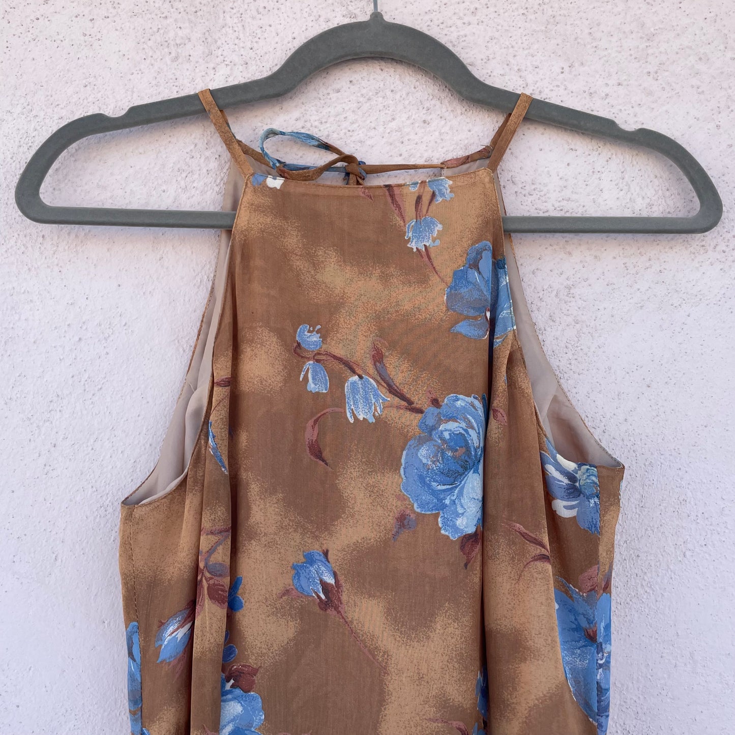 Abito halter caramello