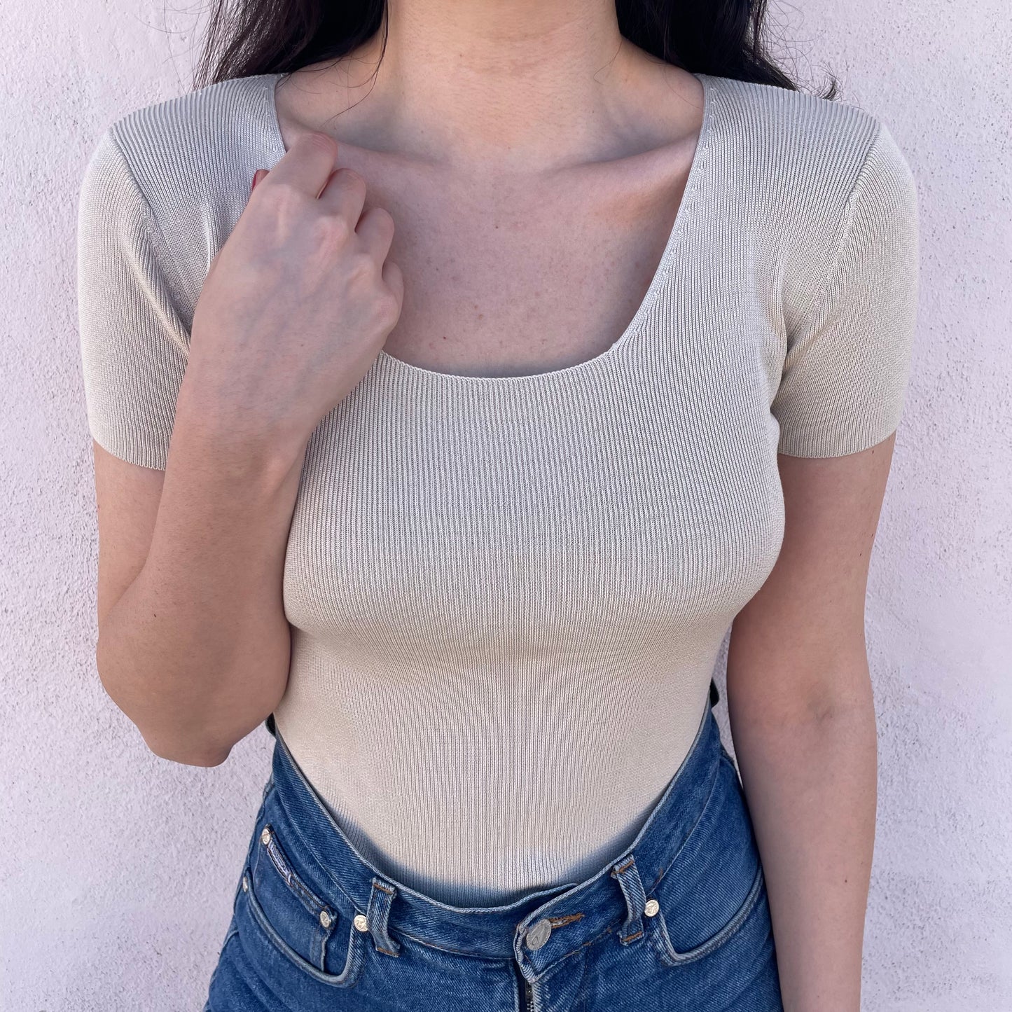 Top in maglia di seta sabbia