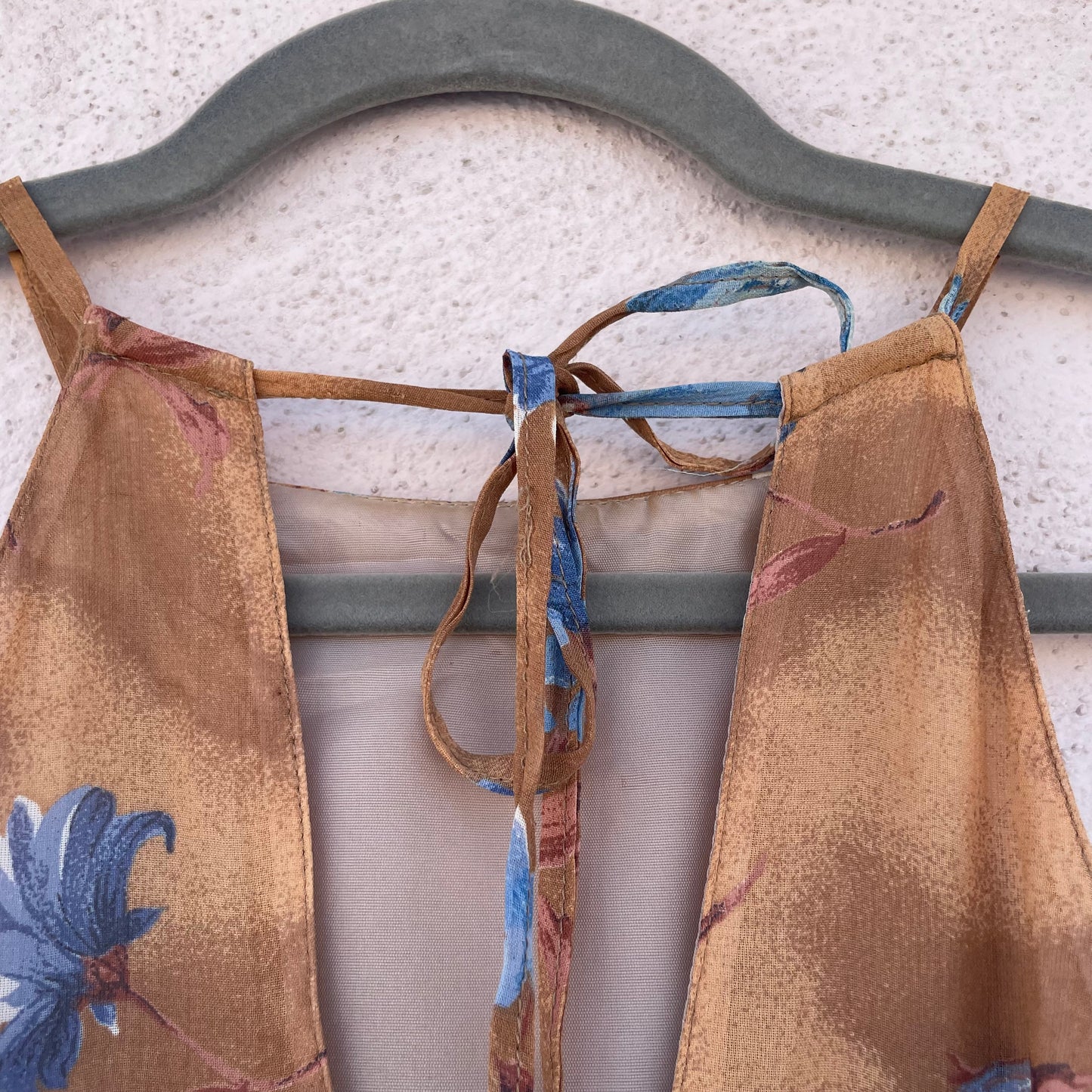 Abito halter caramello