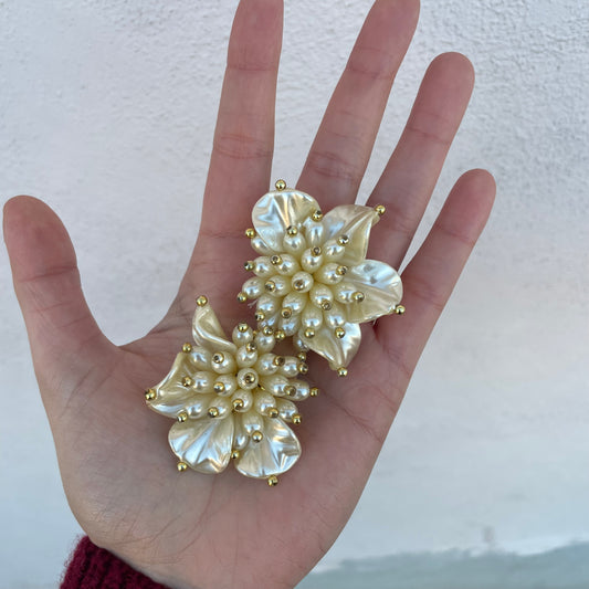Orecchini fiori perle