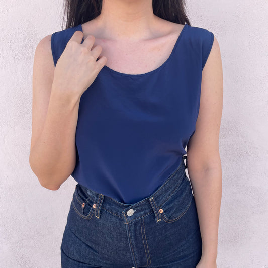 Top in seta blu