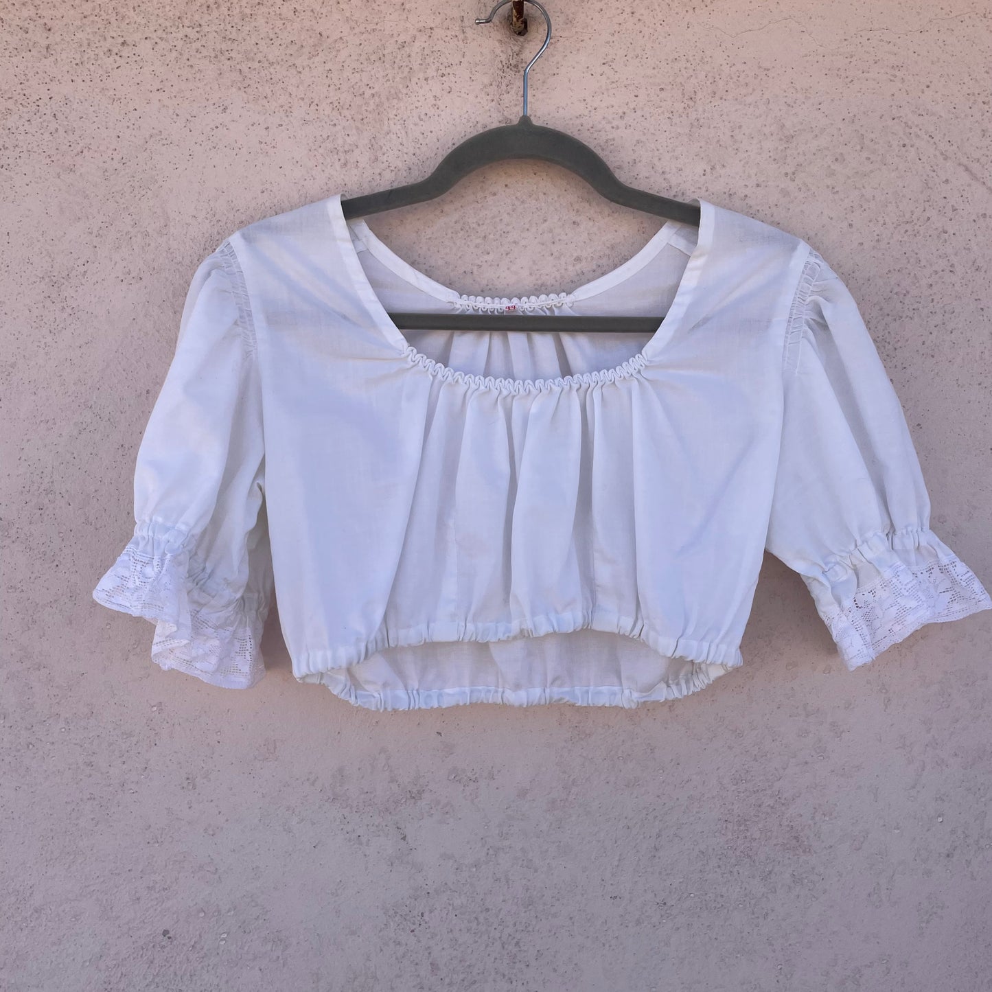 Crop top austriaco
