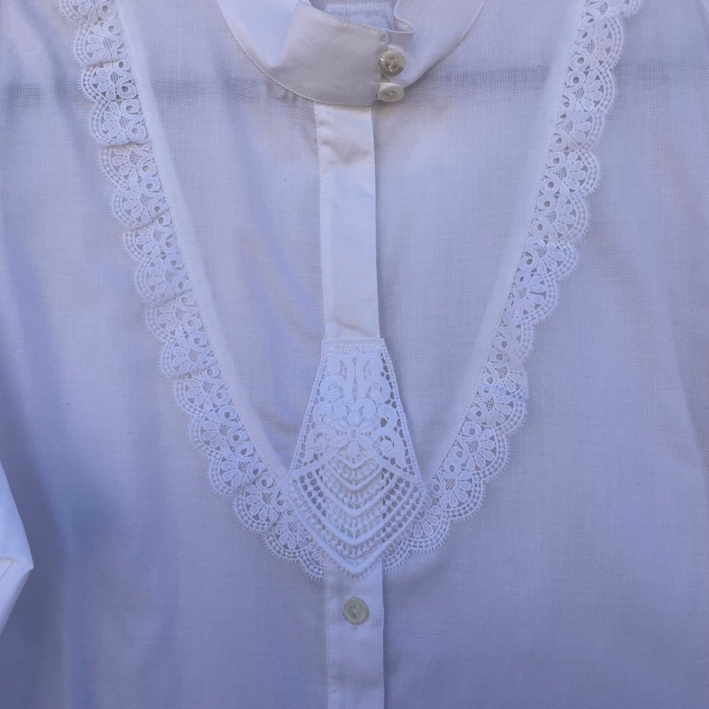 Camicia bianca ricami