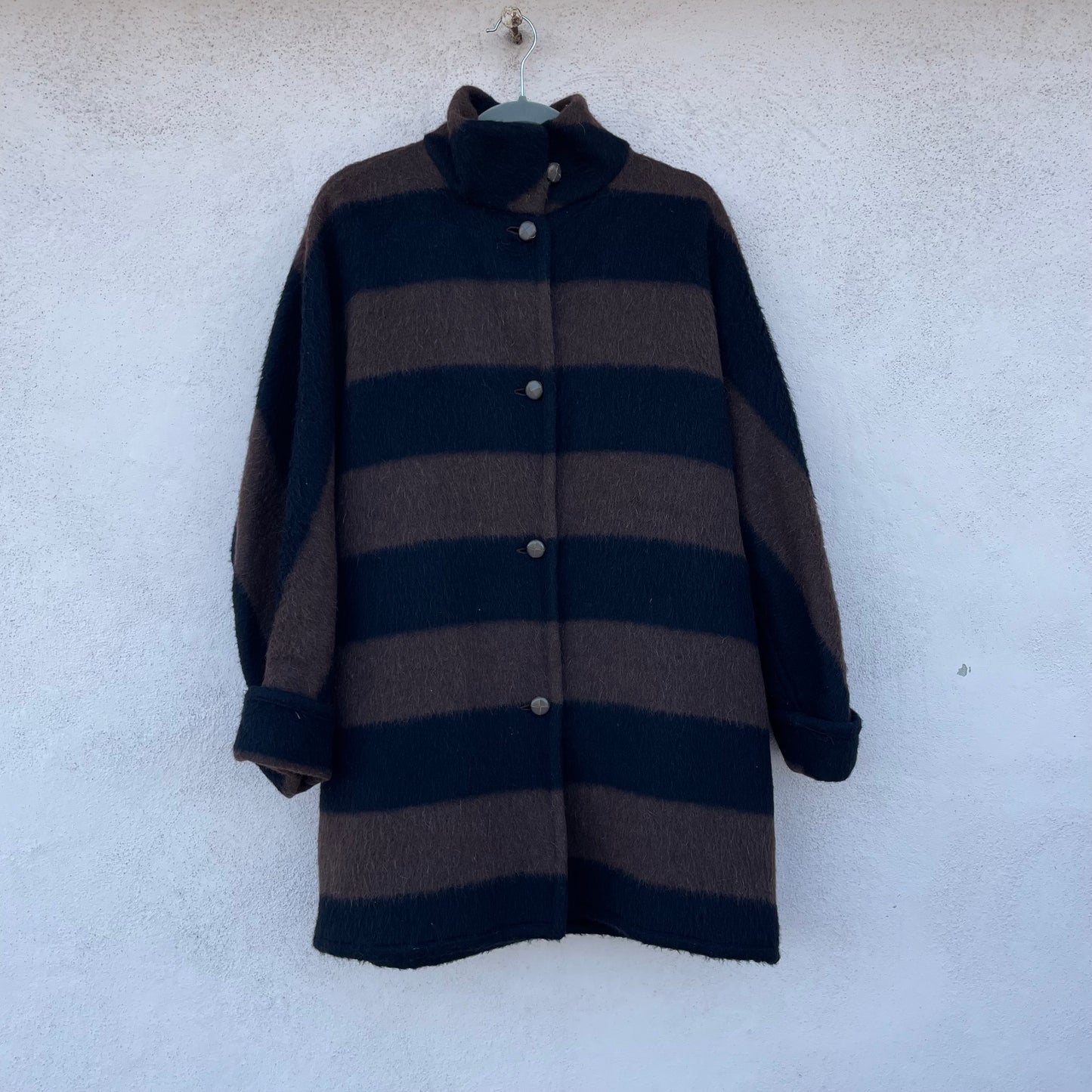 Cappotto marrone e nero