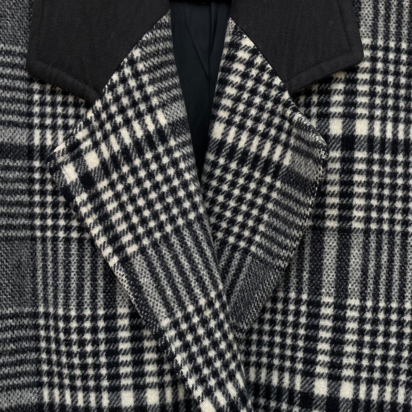 Cappotto bianco e nero