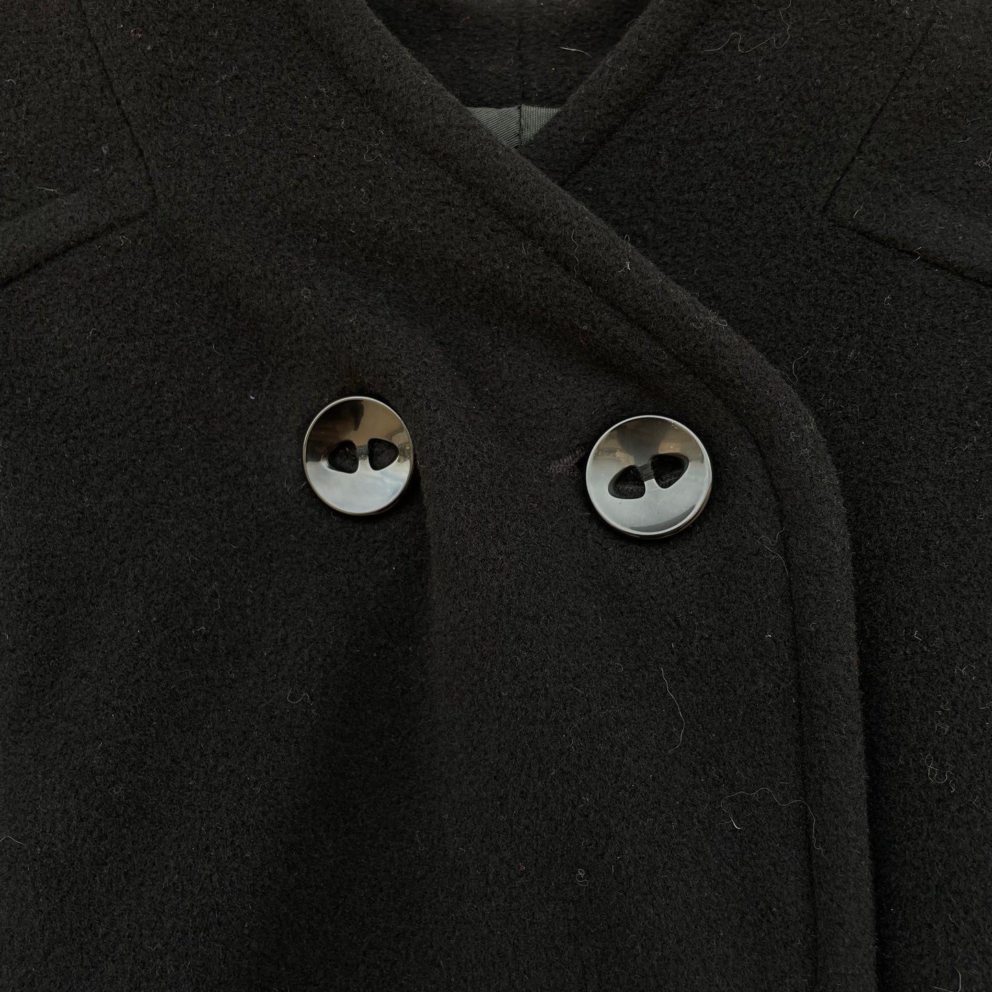 Cappotto nero doppiopetto