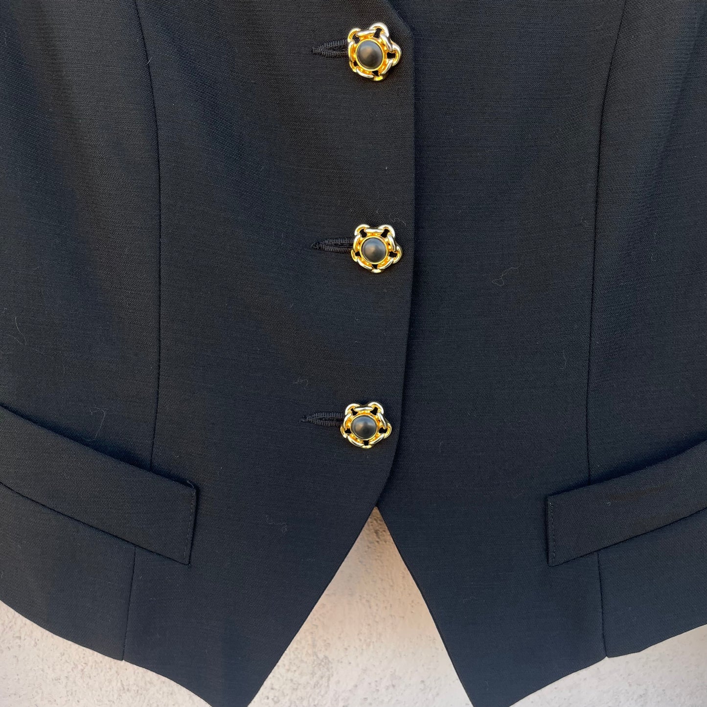 Blazer cropped bottoni gioiello